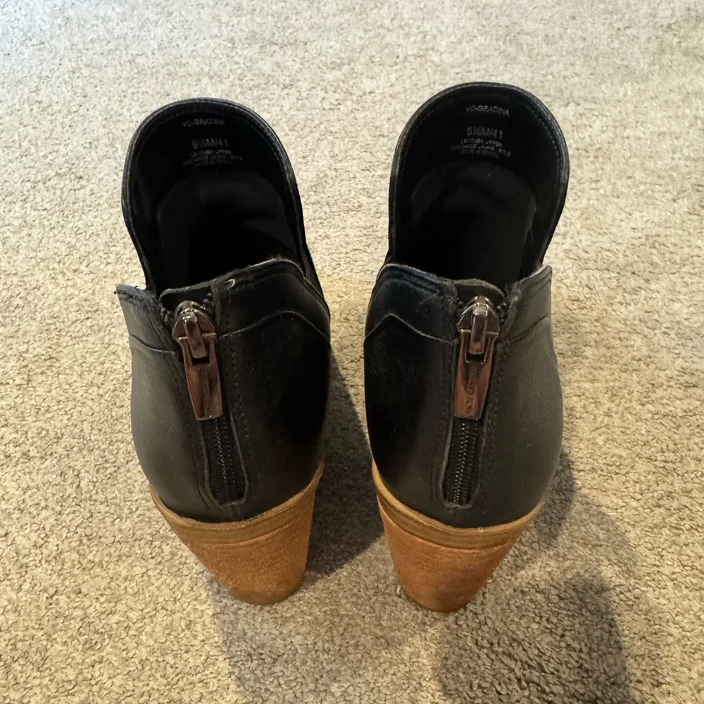 Vince Camuto Black Leather Gradina Block Heel Bootie 9.5